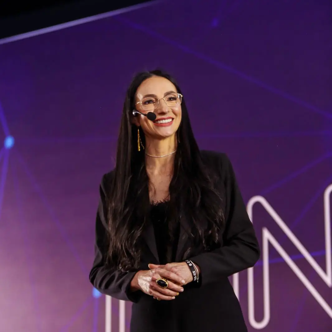 OMNI Talk:  Hipnoterapeuta e embaixadora OMNI, Mari Didea